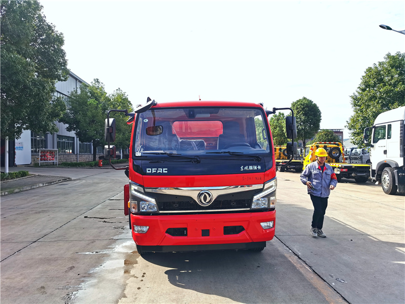 消防队专用国六东风8吨油罐车