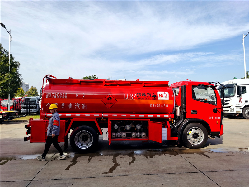 消防队专用国六东风8吨油罐车