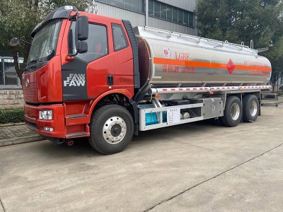 国六解放后八轮铝合金油罐车