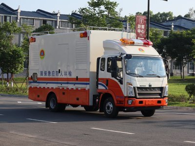 重汽豪沃电源车